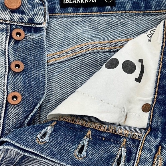 Blank NYC Hollyweird Distressed Jean Shorts Size 26 - Picture 3 of 5